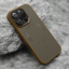Slika od Futrola CARBON MagSafe za iPhone 16 Pro (6.3) zlatna (small camera)