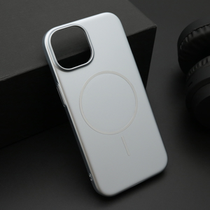 Slika od Futrola PURE MATTE MagSafe za iPhone 15 (6.1) srebrna